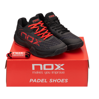 Zapatillas de Pádel NOX AT10 Lux 2025 Negro/Rojo by Agustín Tapia