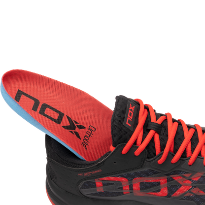 Zapatillas de Pádel NOX AT10 Lux 2025 Negro/Rojo by Agustín Tapia